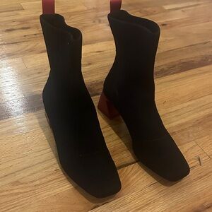 Chic Black Heeled Boots